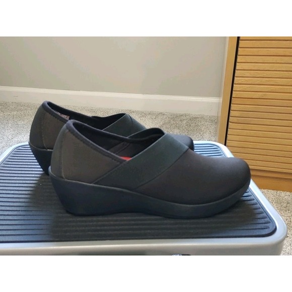 Crocs Shoes Womens 6 Black Busy Day Stretch Asymmetrical Wedge Flat Dual Comfort - Picture 1 of 8